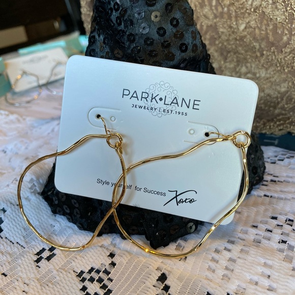 NWT MOCHI GOLD OR SILVER LIGHTWEIGHT EVERY DAY WAER STATEMENT EARRINGS - Picture 14 of 16